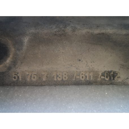 [GYÁRI BONTOTT] BMW - VÁLTÓ ALATTI ALSÓ BURKOLAT - KÖZÉPSŐ ELEM - 5-ÖS /E60+LCI; E61 - | 51 75 7162579 |
