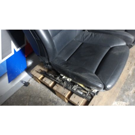 [GYÁRI BONTOTT] BMW E90 FEKETE BŐR BELSŐ ELSŐ ÜLÉSEK
