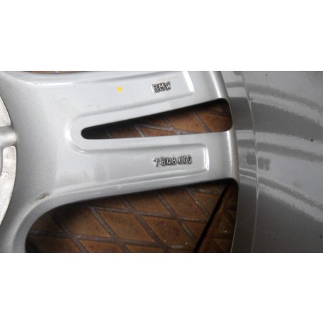  [GYÁRI BONTOTT] BMW F52/F45/F46 FELNI STYLE 486M 8JX18 ET57 7848602
