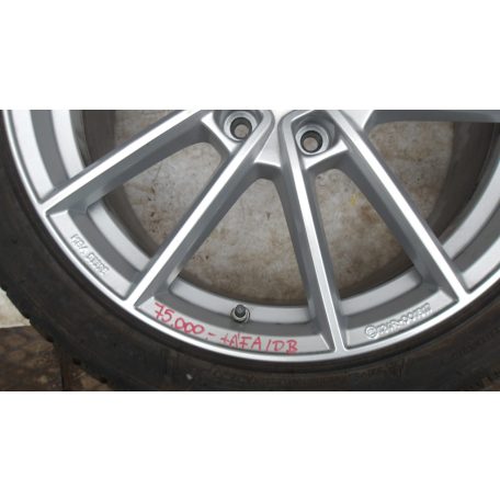 (ÁR/DB)[GYÁRI ÚJ] HYUNDAI I30 TÉLI FELNI 7.5JX18 DUNLOP 225/40R18 DOT2421 8.44mm