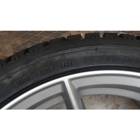 (ÁR/DB)[GYÁRI ÚJ] HYUNDAI I30 TÉLI FELNI 7.5JX18 DUNLOP 225/40R18 DOT2421 8.44mm