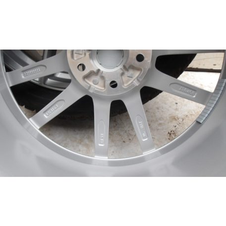 (ÁR/DB)[GYÁRI ÚJ] HYUNDAI I30 TÉLI FELNI 7.5JX18 DUNLOP 225/40R18 DOT2421 8.44mm