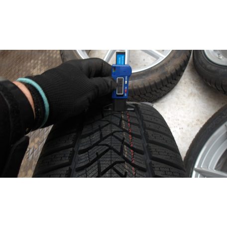 (ÁR/DB)[GYÁRI ÚJ] HYUNDAI I30 TÉLI FELNI 7.5JX18 DUNLOP 225/40R18 DOT2421 8.44mm