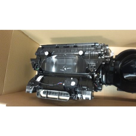 [GYÁRI ÚJ] BMW FŰTÉSBOX TÖMITÉSEKKEL EGYÜTT 9382878 2/3/4-ES G SZÉRIA G01/G02