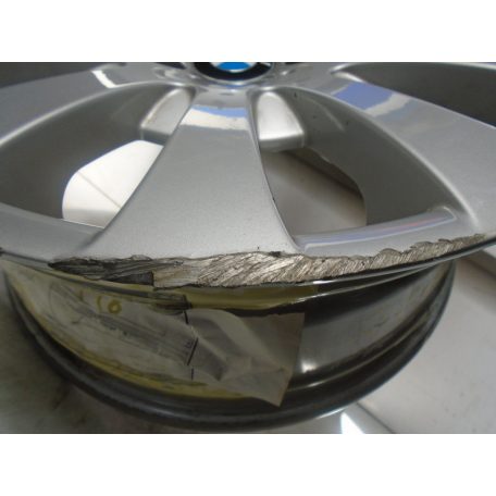 BMW LM Rad Radialspeiche 118 (8x18 ET:14) - 6-os sorozat (E63+LCI/E64+LCI) sérült