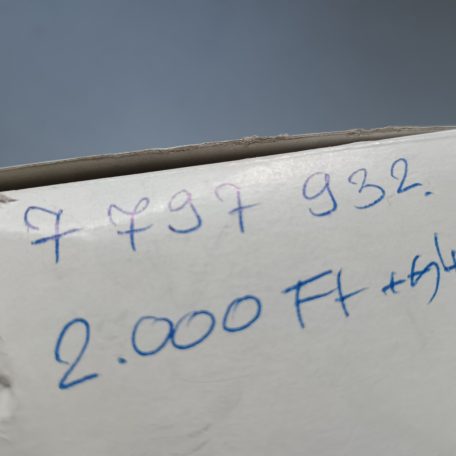 (GYÁRI ÚJ) BMW Végzáró burkolat tömítéssel