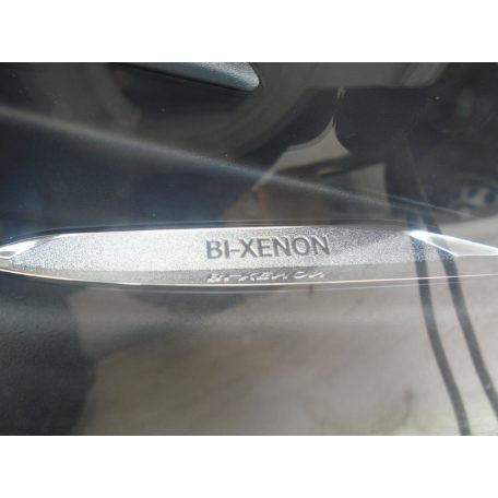 [GYÁRI HASZNÁLT] MERCEDES-BENZ GLE class - Jobb oldali Bi-Xenon Fényszóró - Alsó fül sérült!