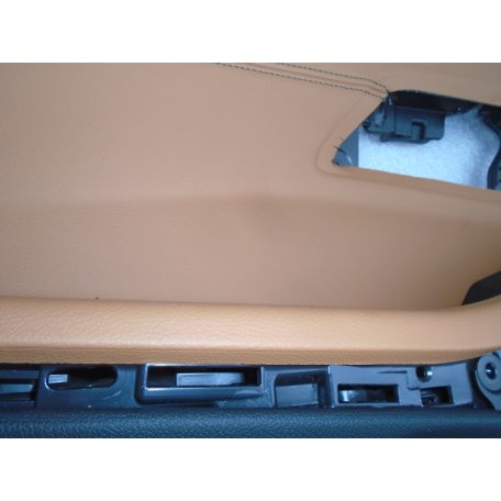 [GYÁRI ÚJ] BMW - AJTÓ KÁRPIT , BAL HÁTSÓ (KONYAK SZÍNBEN , COGNAC) - 3-AS / G20 ; G21