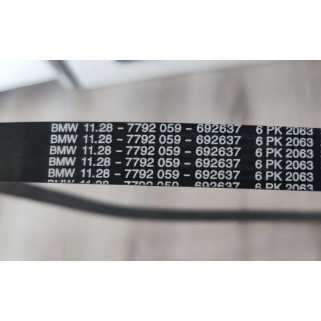 (GYÁRI ÚJ)  BMW Hosszbordás szíj 3-as sorozat E90+LCI / E91+LCI / E92+LCI / X3 E83