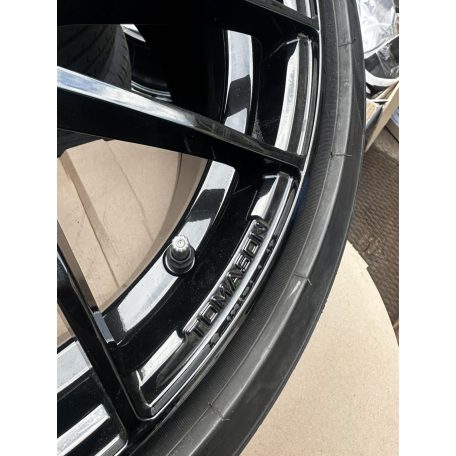 ÁR/DB GYÁRI ÚJ TOMASON KBA 53620 FELNI 8.5JX19 ET45 PIRELLI PZERO NYÁRI GUMI 235/35R19 DOT0922 