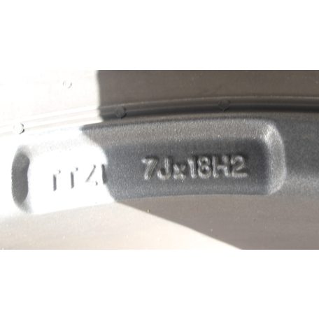 [UTÁNGYÁRTOTT ÚJSZERŰ] BMW G01/G02 TÉLI SZETT DEZENT 7JX18 ET22 CONTINENTAL 225/60R18 DOT2722