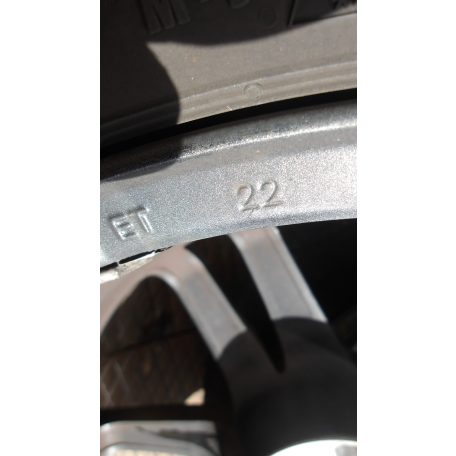 [UTÁNGYÁRTOTT ÚJSZERŰ] BMW G01/G02 TÉLI SZETT DEZENT 7JX18 ET22 CONTINENTAL 225/60R18 DOT2722