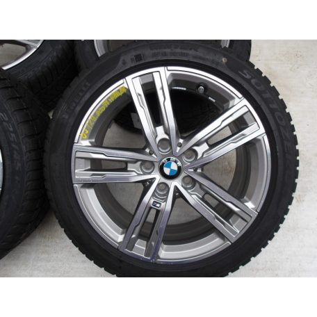 (ÁR/DB)[GYÁRI ÚJ] BMW KERÉKSZETT | 1-ES F40 / 2-ES F44 | Pirelli Sottozero 3 Téligumi | 225/45R17 / DOT 0422 |