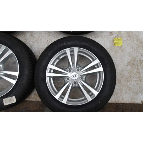 (ÁR/DB)[GYÁRI ÚJ] HYUNDAI KONA TÉLI FELNI  DUNLOP 205/60R16 DOT4022 6.5JX16 ET45