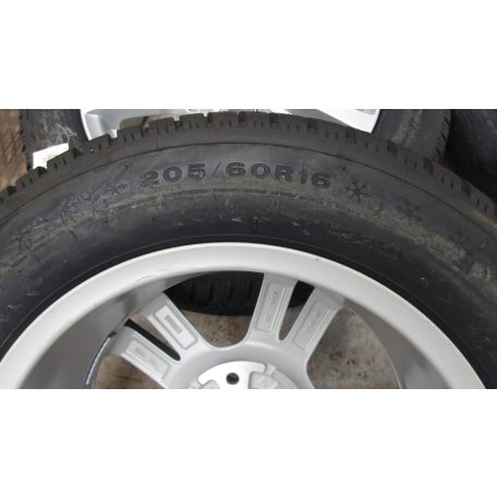 (ÁR/DB)[GYÁRI ÚJ] HYUNDAI KONA TÉLI FELNI  DUNLOP 205/60R16 DOT4022 6.5JX16 ET45