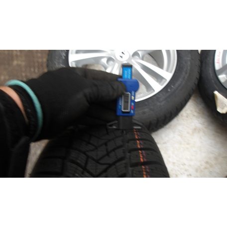 (ÁR/DB)[GYÁRI ÚJ] HYUNDAI KONA TÉLI FELNI  DUNLOP 205/60R16 DOT4022 6.5JX16 ET45
