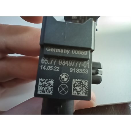 (GYÁRI ÚJ) BMW Első szenzor 3-as G20 / G21 / G28 / G80 M3 / 4-es G22 / G23 / G82 M4 / G83 M4 / 6-os G32 GT+LCI / 7-es G11+LCI / G12+LCI / 8-as  F 91 M8 / F92 M8 / G14 / G15 / G16