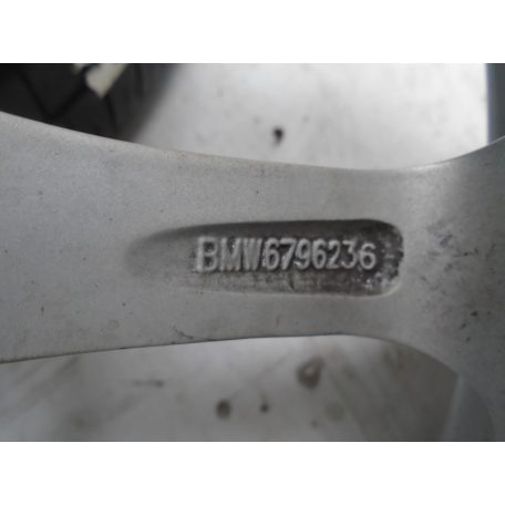 [GYÁRI HASZNÁLT] BMW alufelni gumival - 3-as / F30+LCI, F31+LCI, 4-es/ F36 Grancoupé +LCI 7JX16 ET:31 V-Speiche 390  Pirelli Cinturato P7 /205/60R16 92W, Dot: 3215, / , RSC