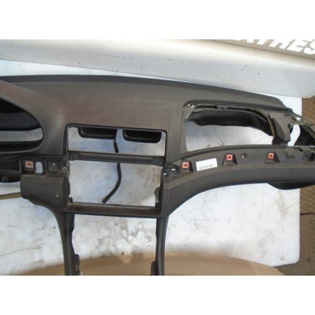 BMW 3-as sorozat E46 Műszerfalpárna (bontott)