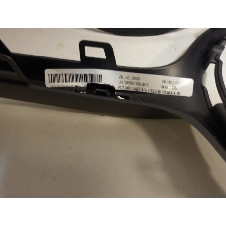 [GYÁRI BONTOTT] MERCEDES W177 ELSŐ LÖKHÁRÍTÓ RÁCS 