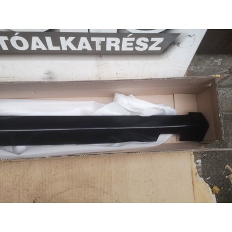 [GYÁRI ÚJ] HYUNDAI - TUCSON | JOBB OLDALI KÜSZÖB BORÍTÁS | 87752-G2000 