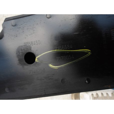 [GYÁRI HASZNÁLT] BMW E81 E82 E88 E87 LCI Első lökháritó merevitő 