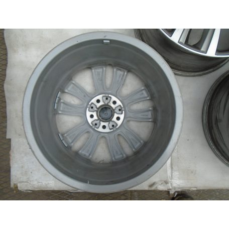ÁR/DARAB [GYÁRI HASZNÁLT] BMW LM Rad V-speiche 485 - 18" (8x18 ET:57) - 2-es sorozat (F45 Active Tourer+LCI/F46 Gran Tourer+LCI)